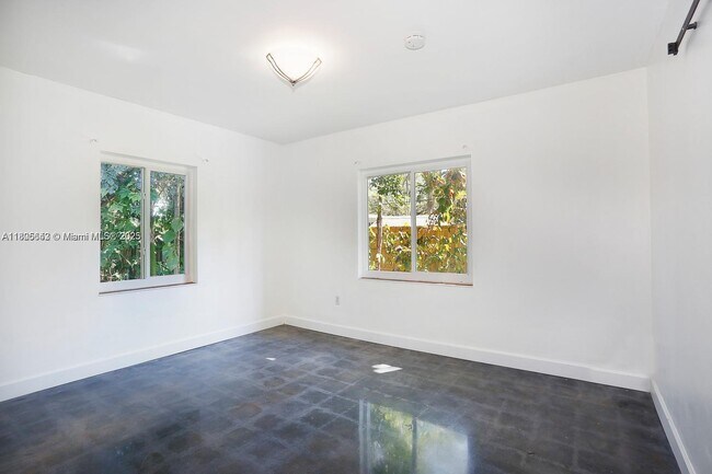 Building Photo - 6116 SW 46th Terrace