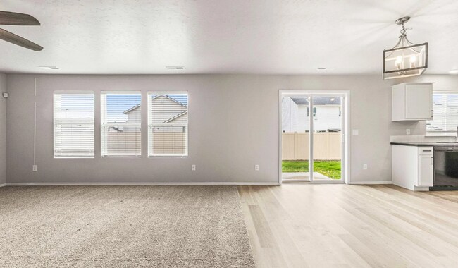 Building Photo - 4 Bed 2.5 bath with a 3 car garage