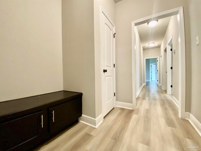 Building Photo - 831 Avellanas Dr