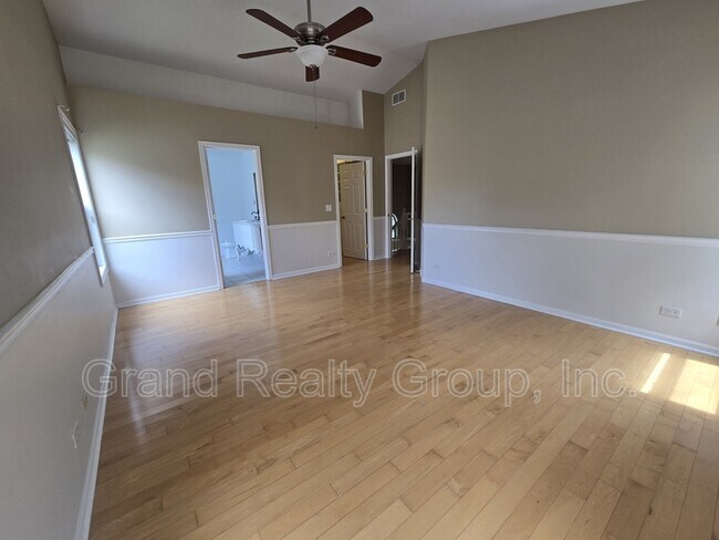 Building Photo - 217 Lexington Ct