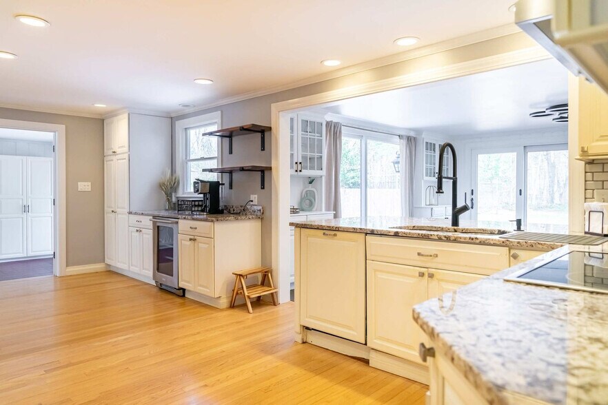 Building Photo - 78 Claypit Hill Rd