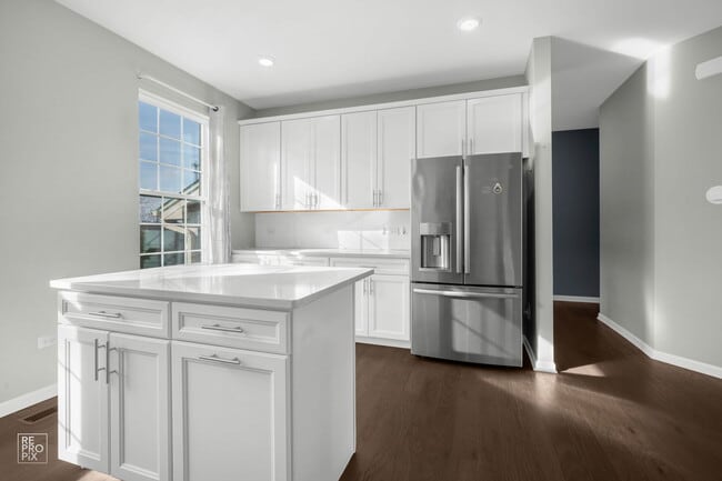 Building Photo - 231 Lakeshore Dr