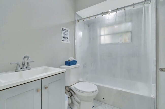 Building Photo - 7883 Villa Nova Dr N