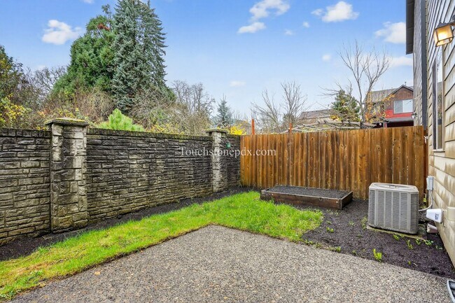 Building Photo - Freshly Updated 3BR Home in Beaverton