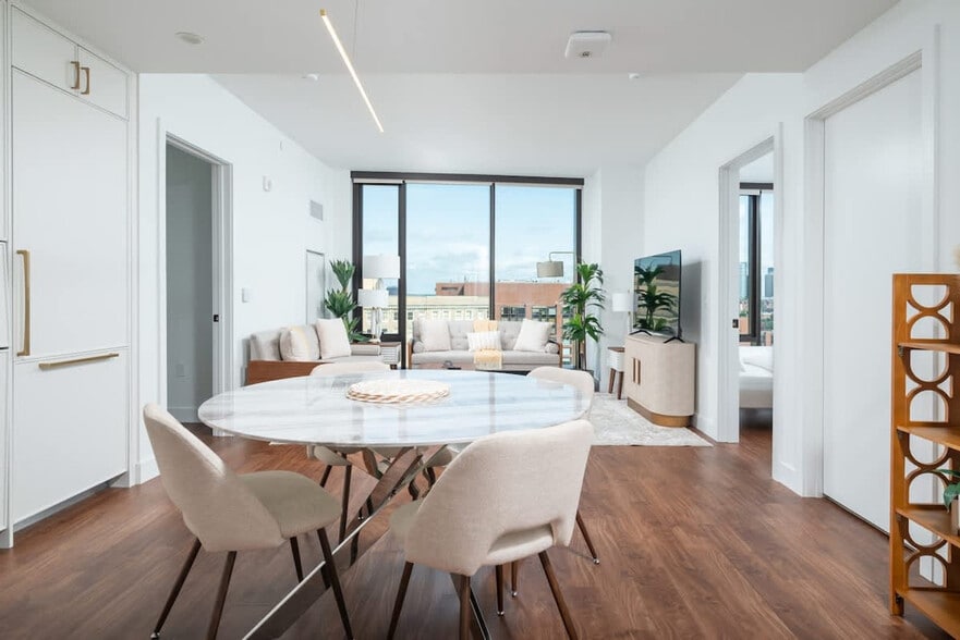 Building Photo - 212 Stuart St