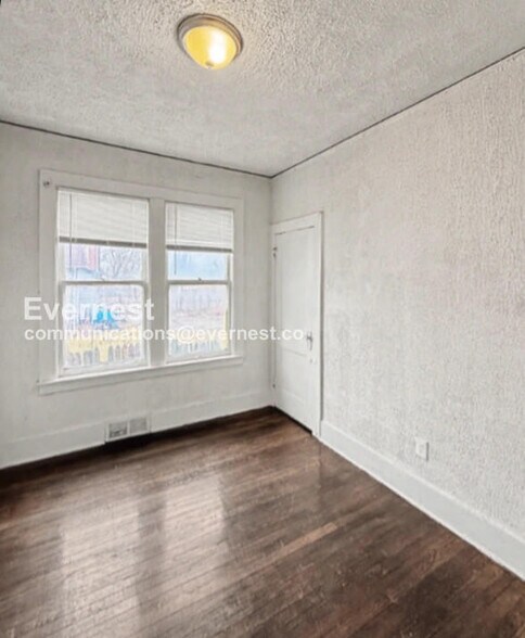 Building Photo - 11391 Belleterre Ave