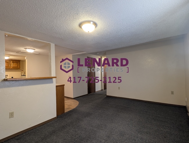 Building Photo - 2 Bedroom Home Available Now!