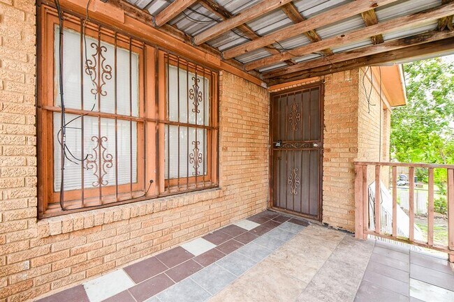 Building Photo - 5049 Jefferson St