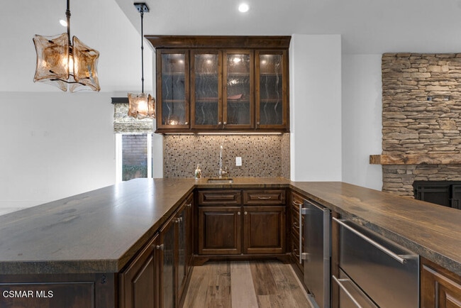 Building Photo - 525 Aqueduct Ct