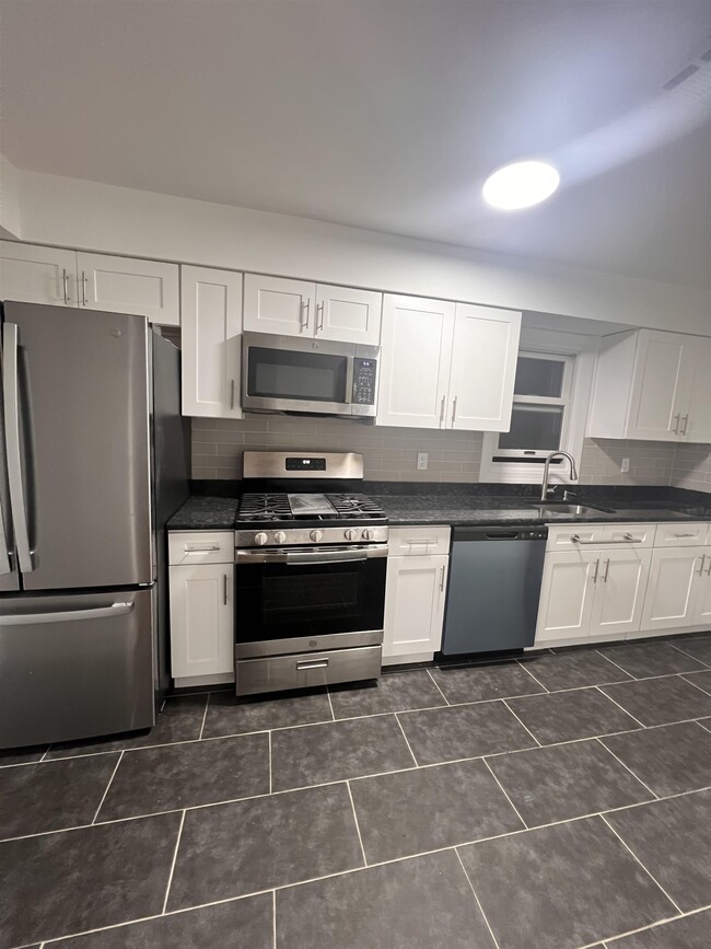 Building Photo - 1302 Morris St