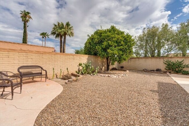 Building Photo - Spacious Tucson Rental Home with Pool & Mo...