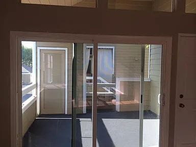 Building Photo - Beautiful, open and airy 1 large bedroom centrally located in the South Coast Metro area