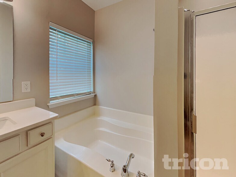 Building Photo - 7310 Rock Hampton Ct