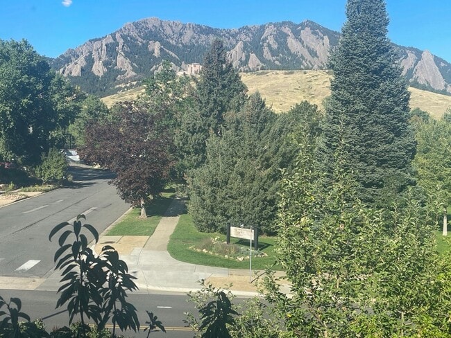 Building Photo - Furnished 2 Bedroom Garden Level Apartment in Upper Table Mesa Near Bear Creek Park