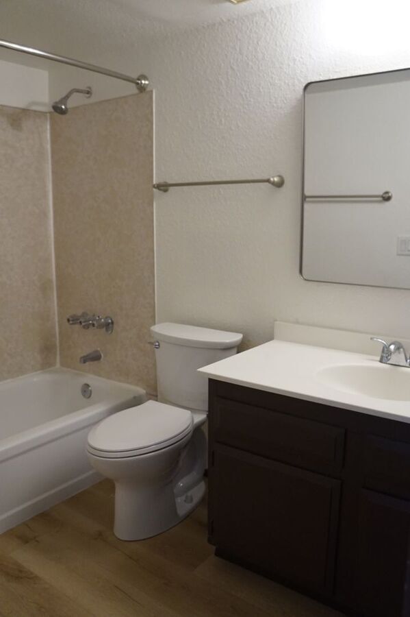 Building Photo - 1-Bedroom, 1-Bathroom Apartment in Fremont...