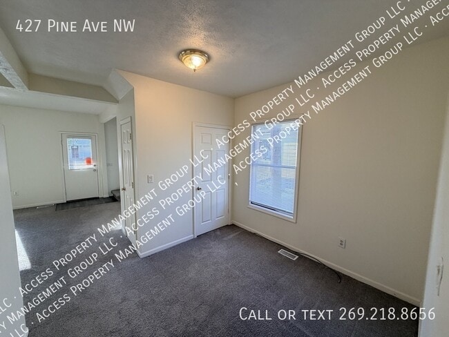 Building Photo - 427 Pine Ave NW