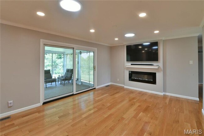 Building Photo - 965 Orchard Lakes Dr