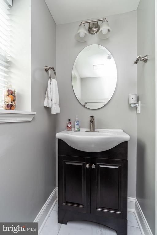 Building Photo - 365 Bonsal St