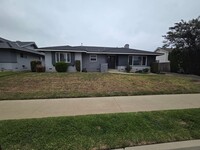 Building Photo - Charter Oak Home with 3 bedrooms, 2.5 baths