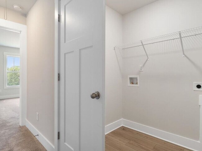 Building Photo - 4 Bedroom Townhome in Spartanburg