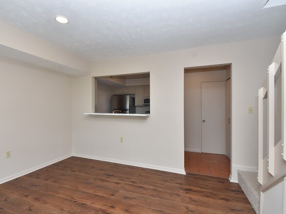 Building Photo - 562 Tusculum Ave