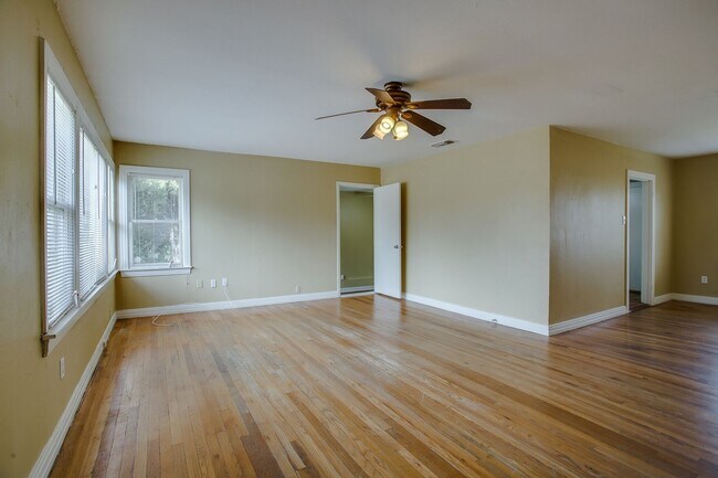 Building Photo - Pre Leasing for fall 2026! 3/1 in Tech Terrace