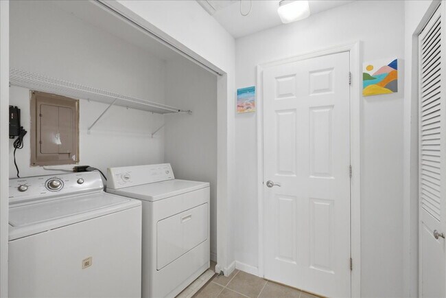 Building Photo - Charming 4-Bedroom Springfield Rambler Near Lake Accotink Park