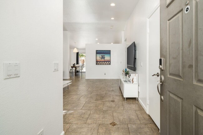 Building Photo - 47375 Mangrove St