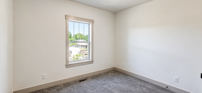 Building Photo - 654 N 3511 E