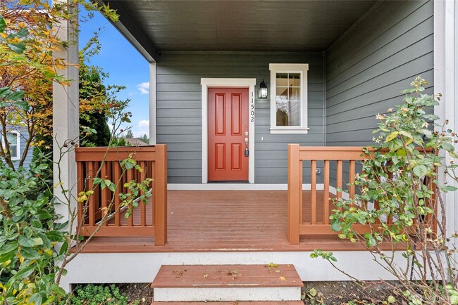 Building Photo - End-Unit Townhouse in Harbor Crossing