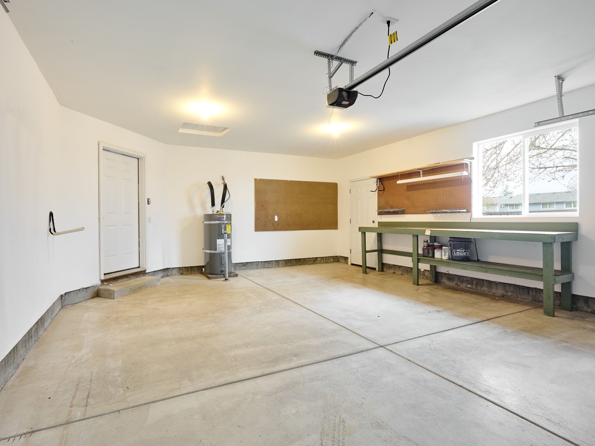Building Photo - 1214 Alder Dr NE