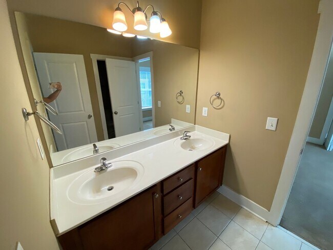 Building Photo - PRE-LEASING FOR AUGUST 2026!