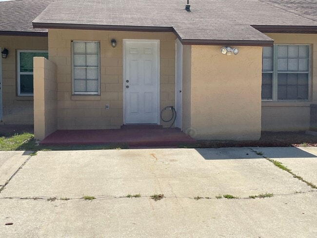 Building Photo - Duplex for lease