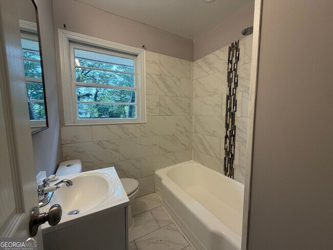 Building Photo - 109 Scarlett Dr