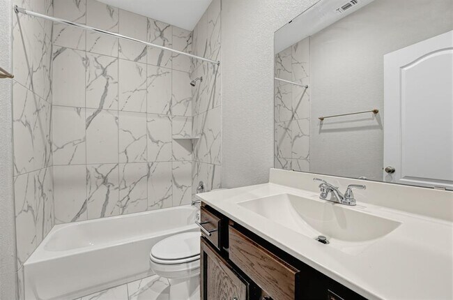 Building Photo - 719 Speckled Alder Dr