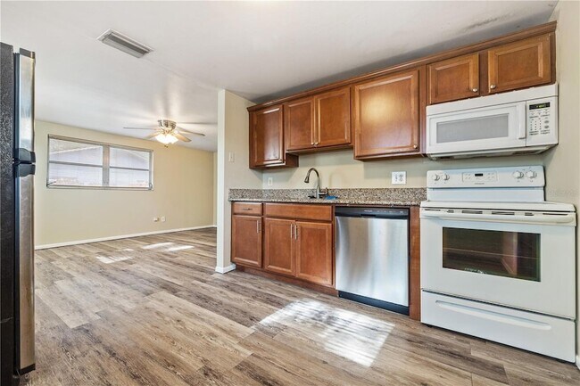 Building Photo - 3631 Anderson Ave