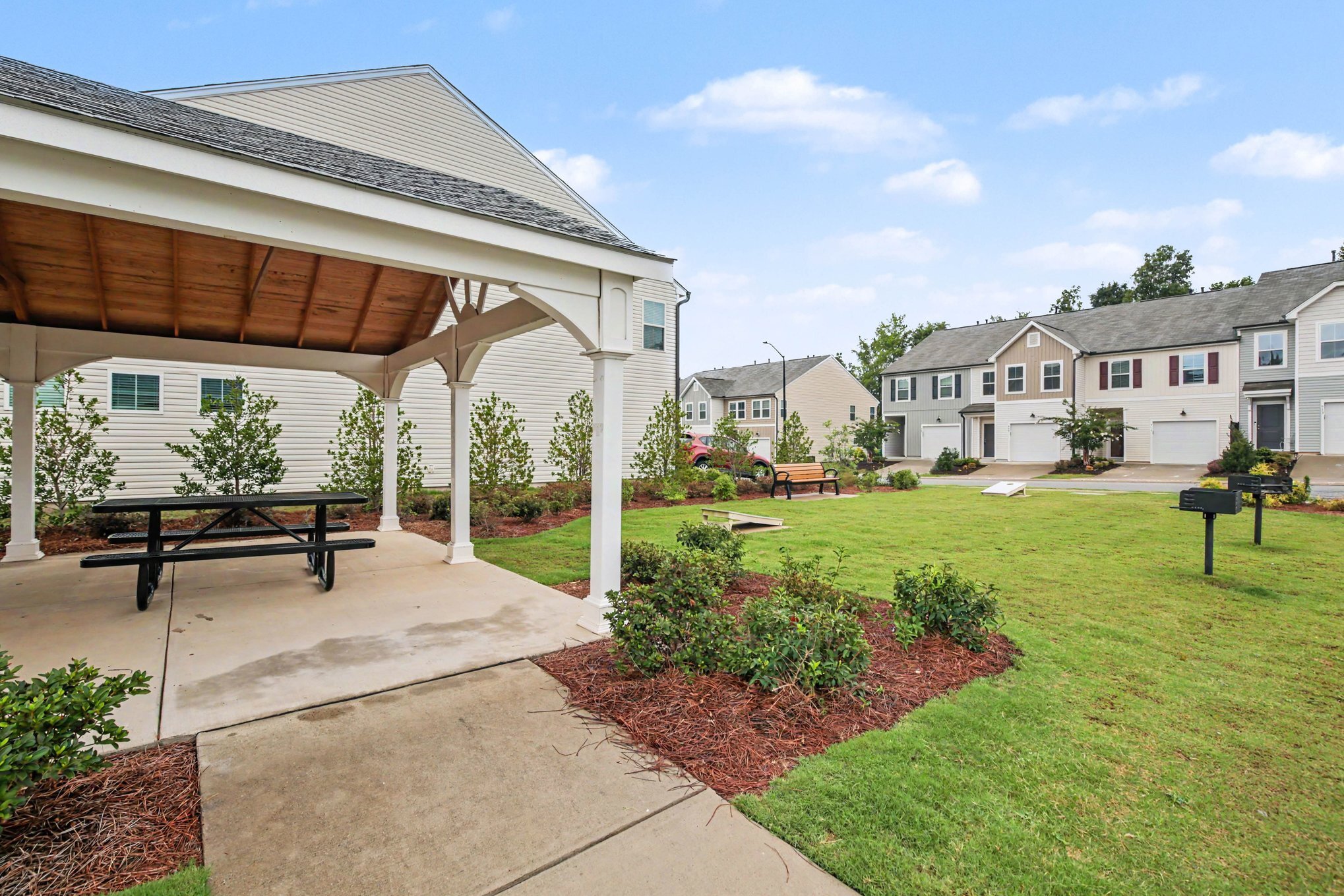 Building Photo - 909 Falls Grove Trl