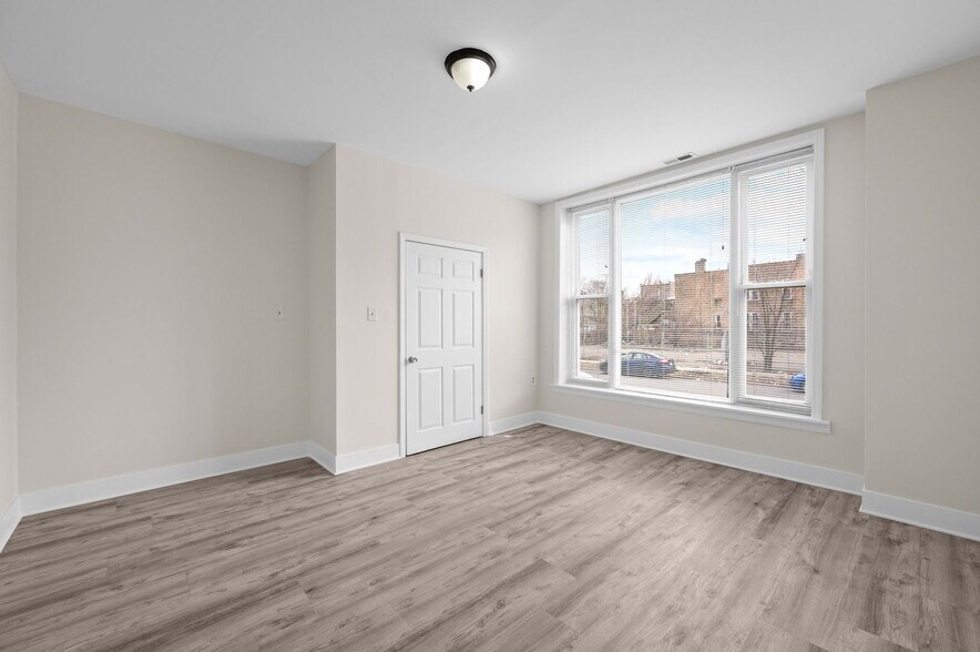 Main Bedroom - 2756 W Monroe St