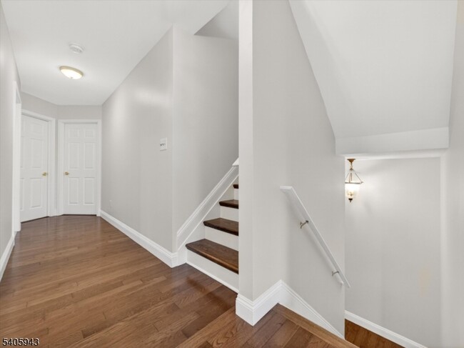 Building Photo - 124 Barclay Dr