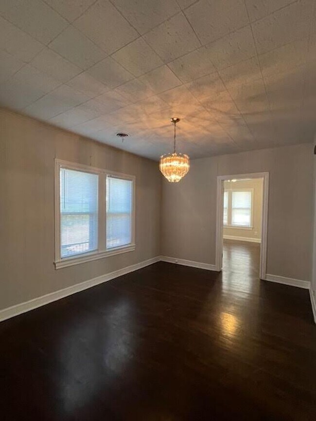 Building Photo - 3619 Fort Ave