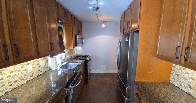 Building Photo - 1113 Grandin Ave