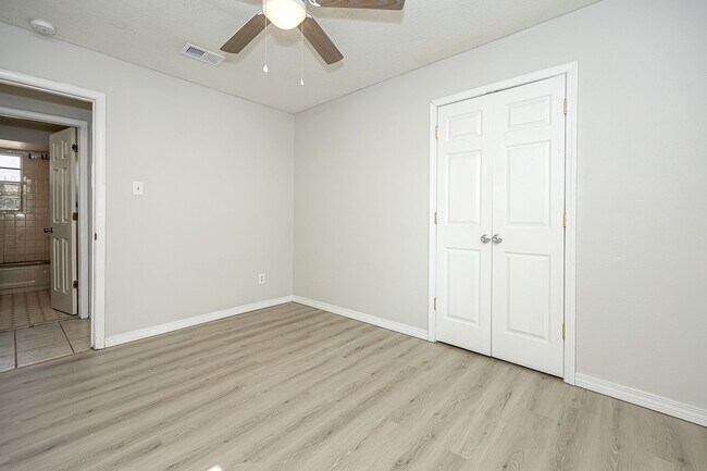 Building Photo - Charming 3-Bed, 2-Bath Home in Pascagoula – Great Location!