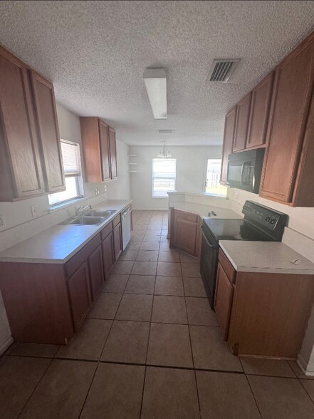 Building Photo - 1739 Saw Lake Drive