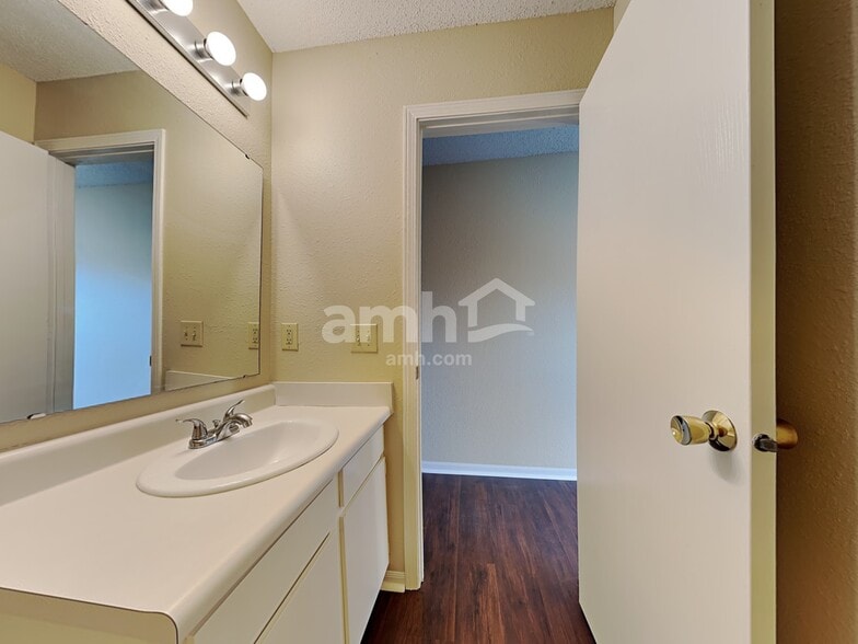 Building Photo - 4323 Autumn Crest Ct