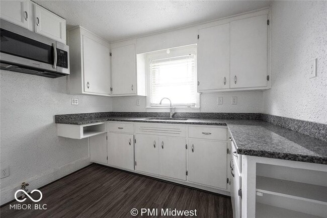 Building Photo - 1433 W 5th St