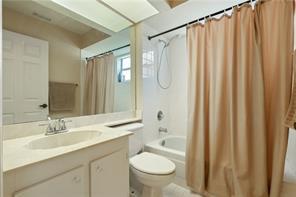 Building Photo - 2210 SE 6th Ct