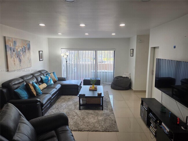 Building Photo - 4916 Sheridan St