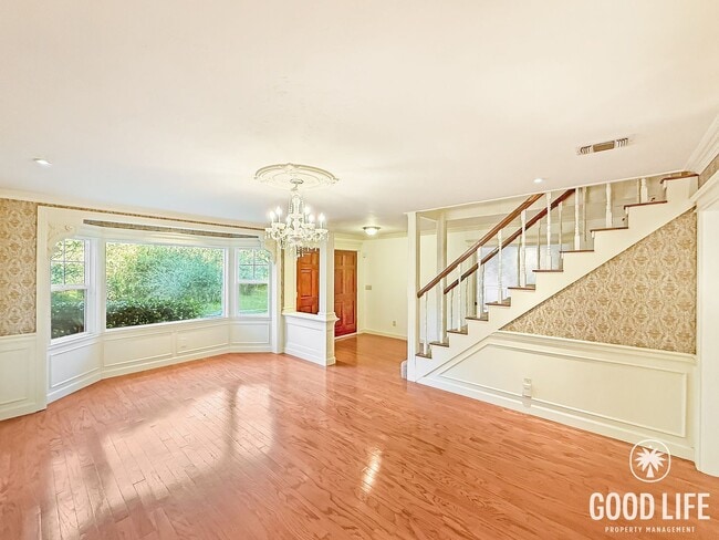 Building Photo - Beautiful 3Bd/2Ba Home On Over an Acre Lot!