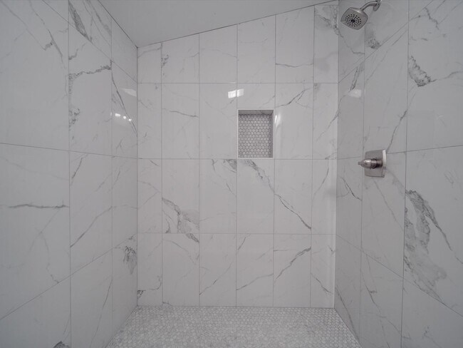 Building Photo - Beautifully Remodeled 3-bedroom, 2 bath house