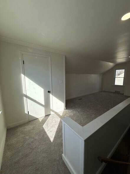 Building Photo - 125 S Minerva Ave